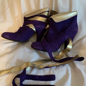 Marc jacobs purple suede booties with gold trim ties